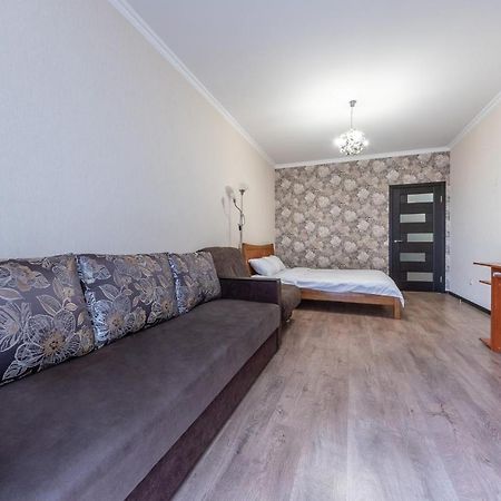 Ferienwohnung Flatrent Drahomanova 2A Kiew Exterior foto