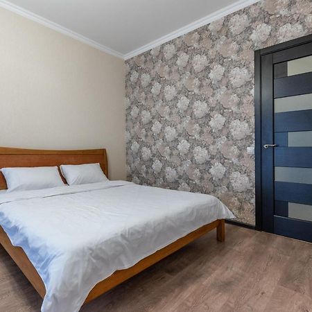 Ferienwohnung Flatrent Drahomanova 2A Kiew Exterior foto