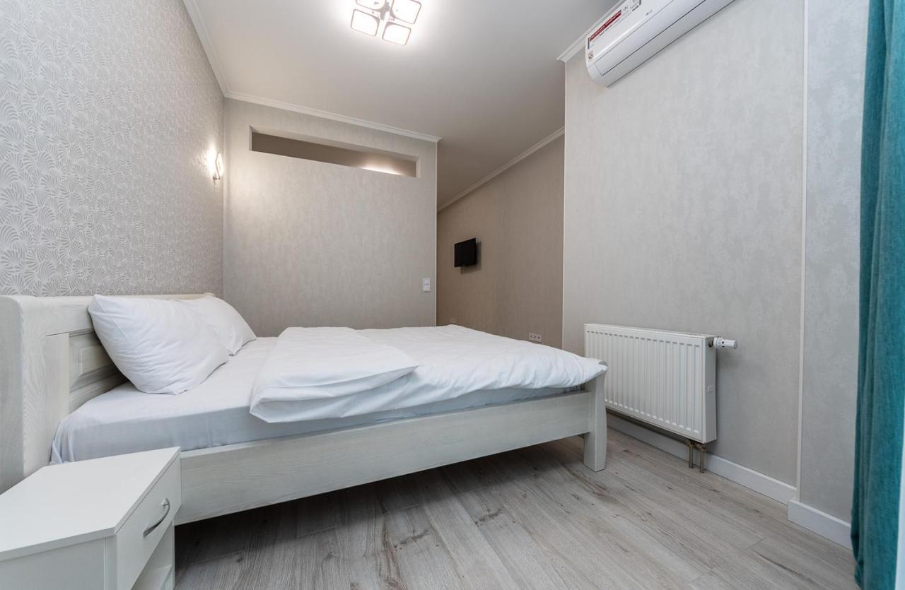 Ferienwohnung Flatrent Drahomanova 2A Kiew Exterior foto