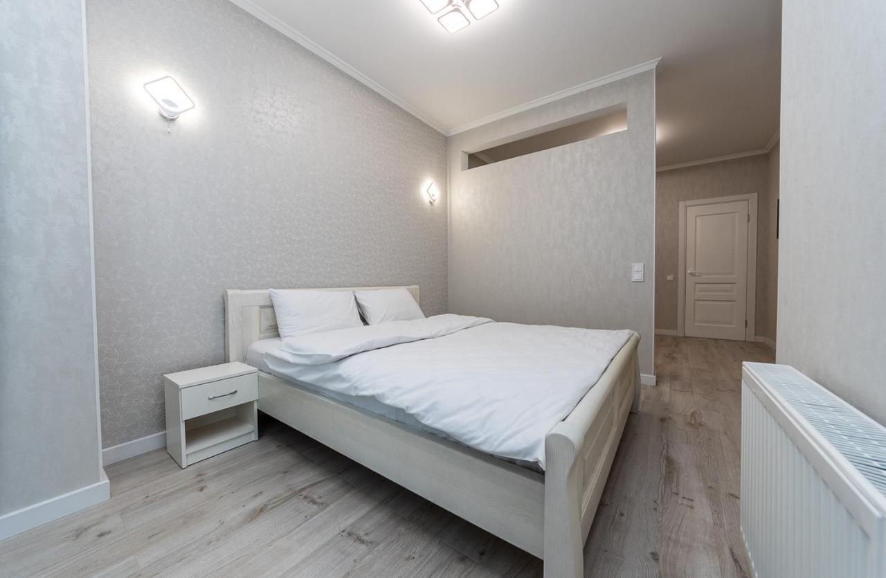 Ferienwohnung Flatrent Drahomanova 2A Kiew Exterior foto