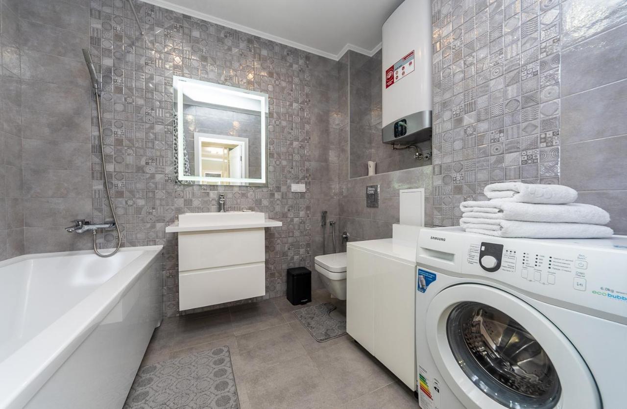 Ferienwohnung Flatrent Drahomanova 2A Kiew Exterior foto