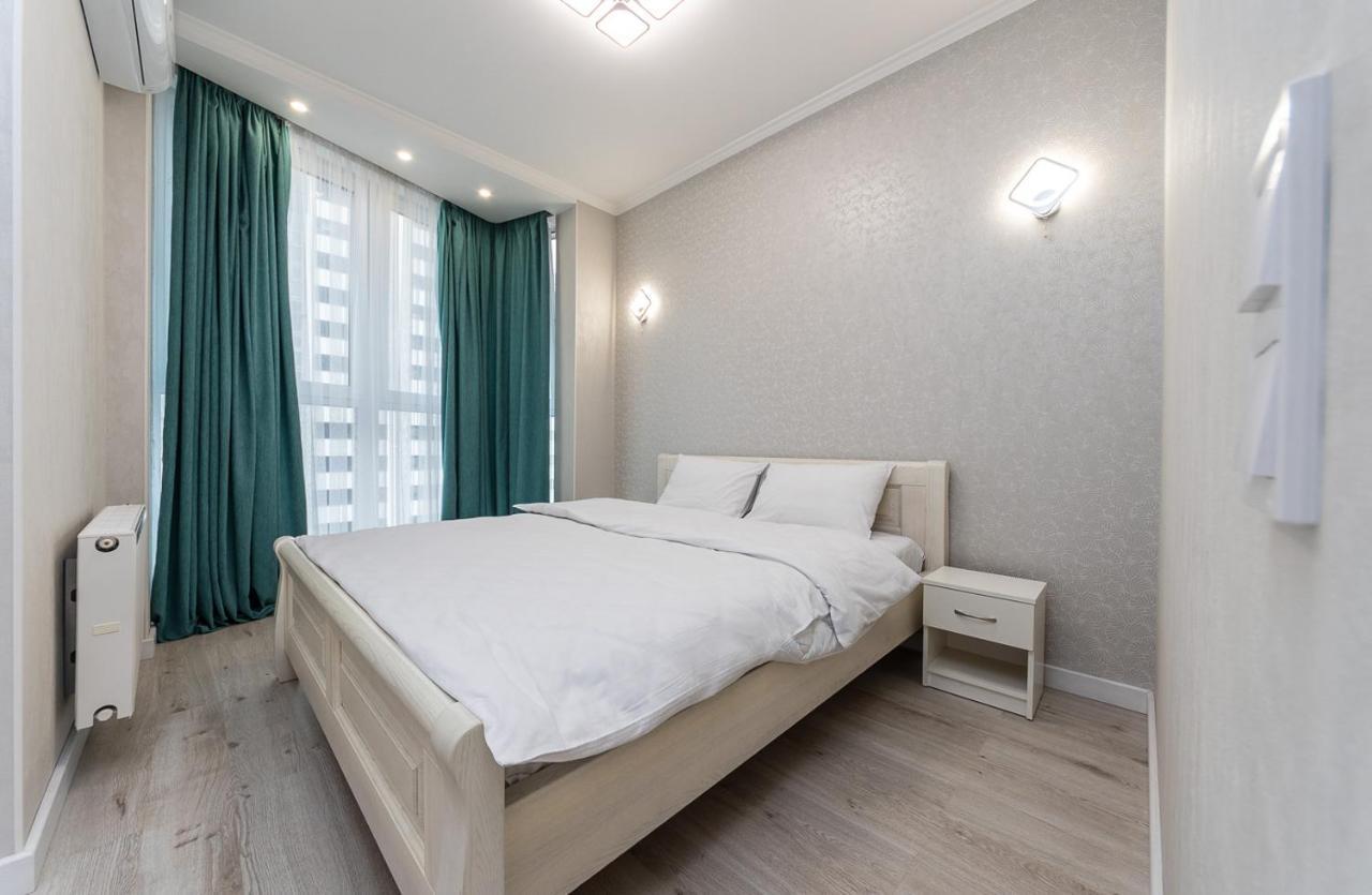 Ferienwohnung Flatrent Drahomanova 2A Kiew Exterior foto