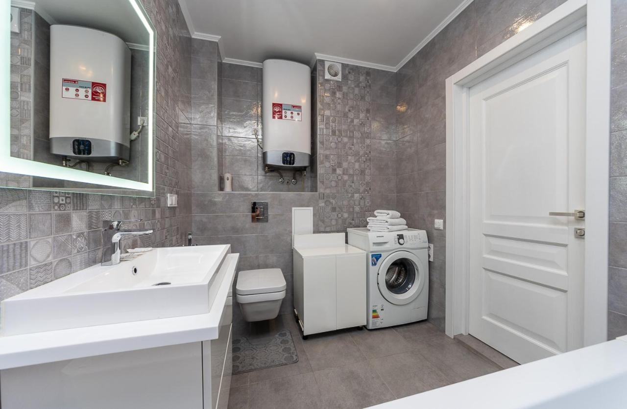 Ferienwohnung Flatrent Drahomanova 2A Kiew Exterior foto