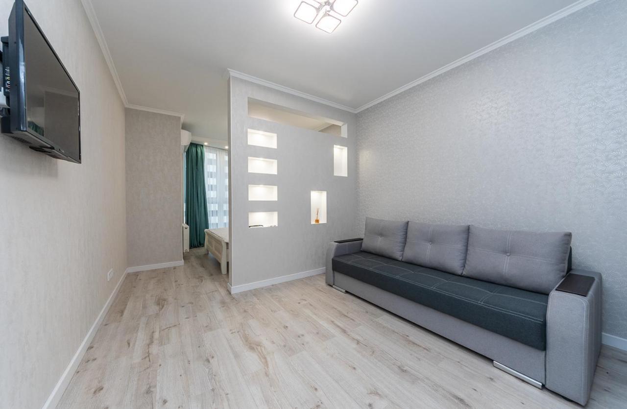 Ferienwohnung Flatrent Drahomanova 2A Kiew Exterior foto