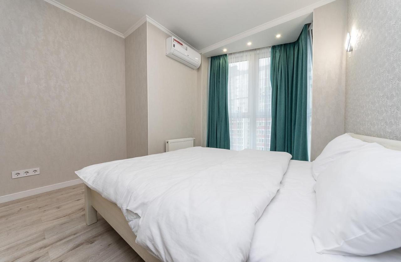 Ferienwohnung Flatrent Drahomanova 2A Kiew Exterior foto