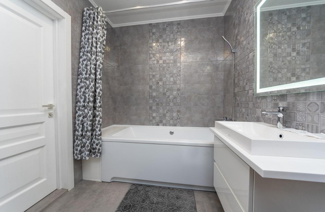 Ferienwohnung Flatrent Drahomanova 2A Kiew Exterior foto